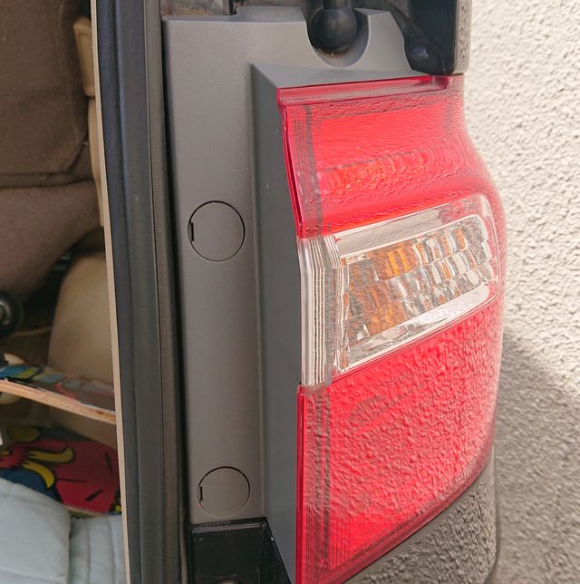ステップワゴンブレーキランプボルトカバー